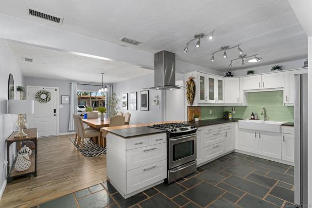 3375 Karok Avenue, San Diego CA: https://media.crmls.org/mediaz/b42c6b49-b564-485d-82c6-8304b049ea26.jpg