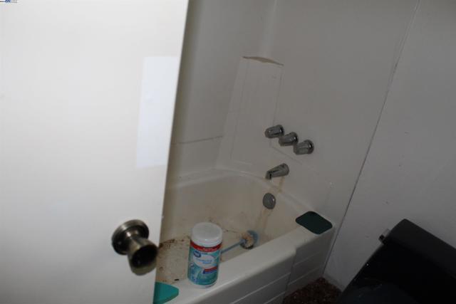 1830 Alegre Dr, Tracy CA: https://media.crmls.org/mediaz/b42ce2bd-325a-4247-9386-9d562d835190.jpg