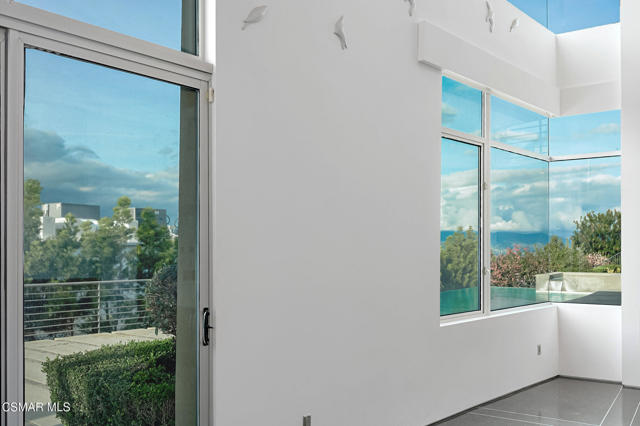 3681 Alomar Drive, Sherman Oaks CA: https://media.crmls.org/mediaz/b42d6a37-36bd-412e-a893-de3ca4ac5ff3.jpg