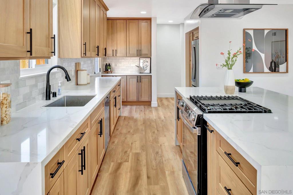 MLS #250034305SD img 13