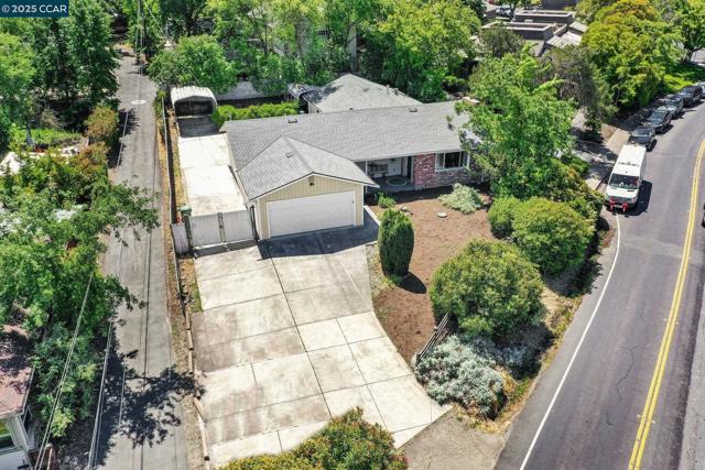 280 Sierra Dr, Walnut Creek CA: https://media.crmls.org/mediaz/b42de125-3ed3-4ff3-a0a5-6632800cdea0.jpg