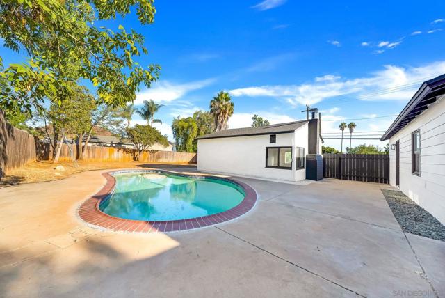 1301 Clove St, El Cajon CA: https://media.crmls.org/mediaz/b42e08cd-2544-4872-8b09-de71d1017c66.jpg