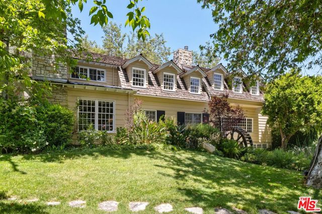 4535 Vanalden Avenue, Tarzana CA: https://media.crmls.org/mediaz/b42e0c11-5298-4e25-abee-684ce5ccd4ed.jpg