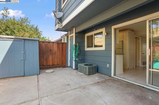 1048 Spring Valley Cmn, Livermore CA: https://media.crmls.org/mediaz/b42e0c7e-5933-4663-ae59-3d89b13be5c5.jpg