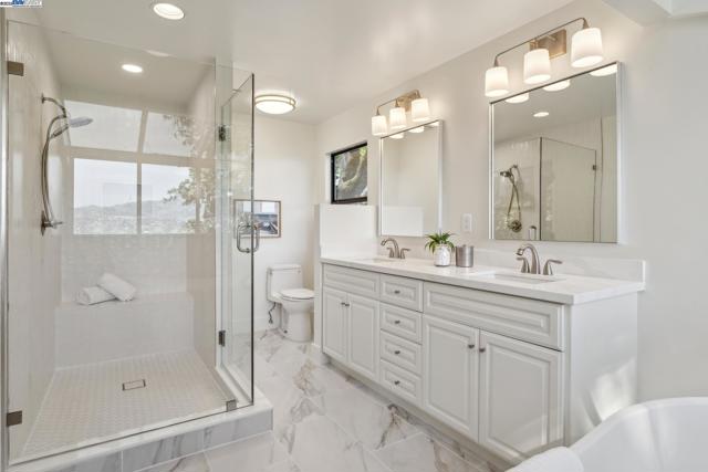 361 Castle Crest Rd, Alamo CA: https://media.crmls.org/mediaz/b42e2a47-664a-4440-9686-ba61b280211a.jpg