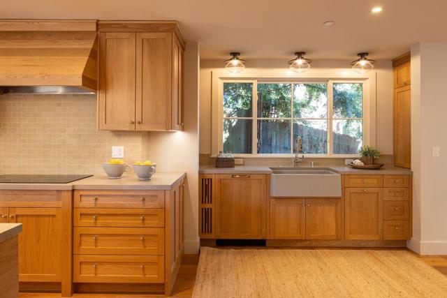 4 Oak Knoll Way, Carmel CA: https://media.crmls.org/mediaz/b42e5ae3-2d2c-48f5-87bc-c84ad1150b0d.jpg