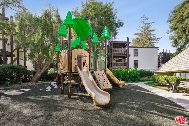 8640 Gulana Avenue, J2016 photo 66