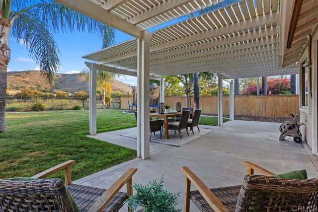 3071 Sprucewood Ln, Escondido CA: https://media.crmls.org/mediaz/b42f158e-4be4-4921-9953-fcc6bbfed2b6.jpg