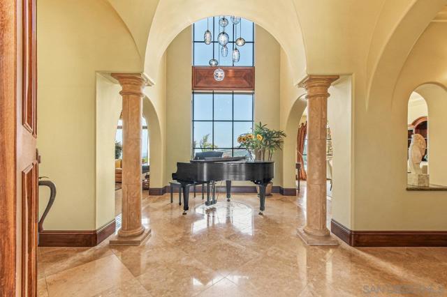 19557 Fortuna Del Este, Escondido CA: https://media.crmls.org/mediaz/b42f2387-d789-4280-a004-6d6ef84540ea.jpg