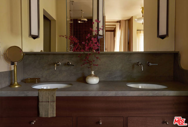 Image 14 of 35 For 1960 Escarpa Drive