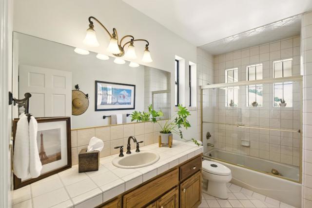 2525 Bridle Path Drive, Gilroy CA: https://media.crmls.org/mediaz/b42f8a74-937c-4232-b922-b42fa236ec09.jpg