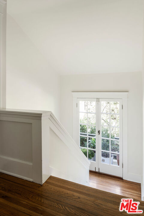 1741 Golden Gate Avenue, Los Angeles CA: https://media.crmls.org/mediaz/b430f917-527f-444a-b447-7a75feb886b8.jpg