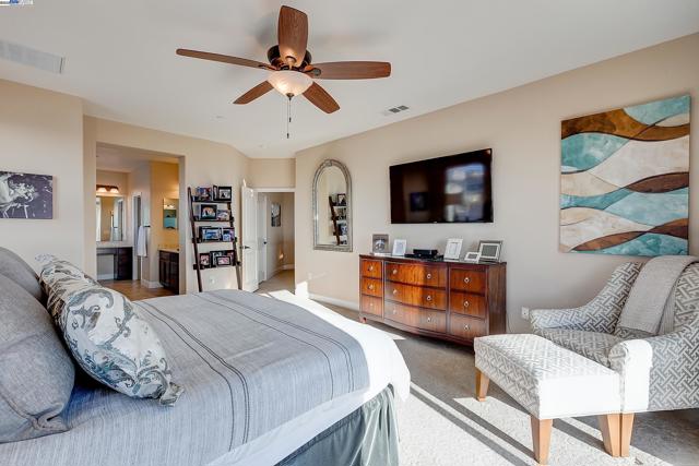 Image 40 of 60 For 2394 Amantea Way
