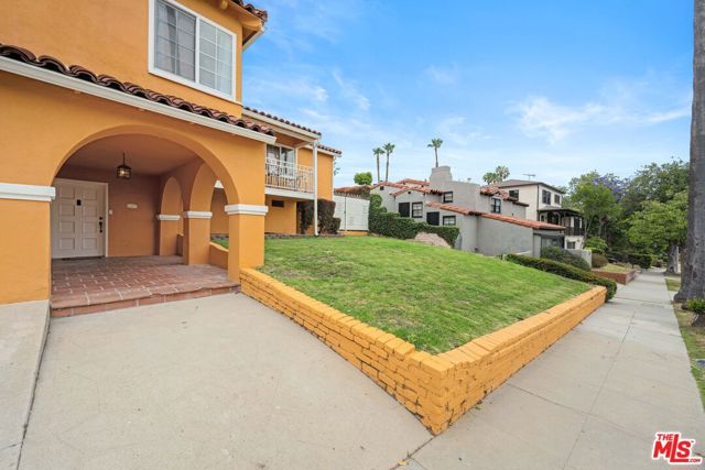 3715 Homeland Drive, View Park CA: https://media.crmls.org/mediaz/b4311da2-00b1-4568-b4f5-2b7a4b968750.jpg