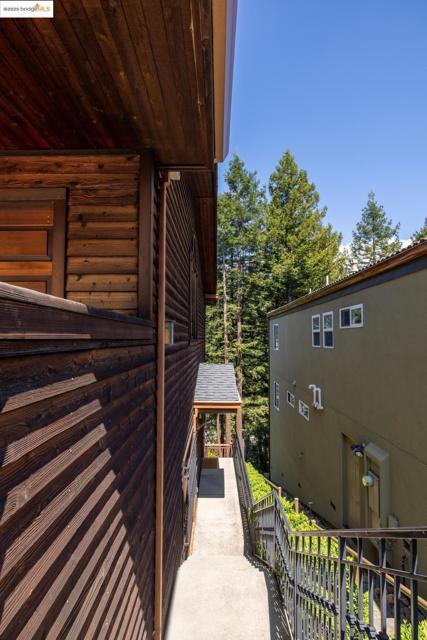 6890 Charing Cross Road, Berkeley CA: https://media.crmls.org/mediaz/b4316f31-3287-4c39-a81e-b4e212964fbd.jpg