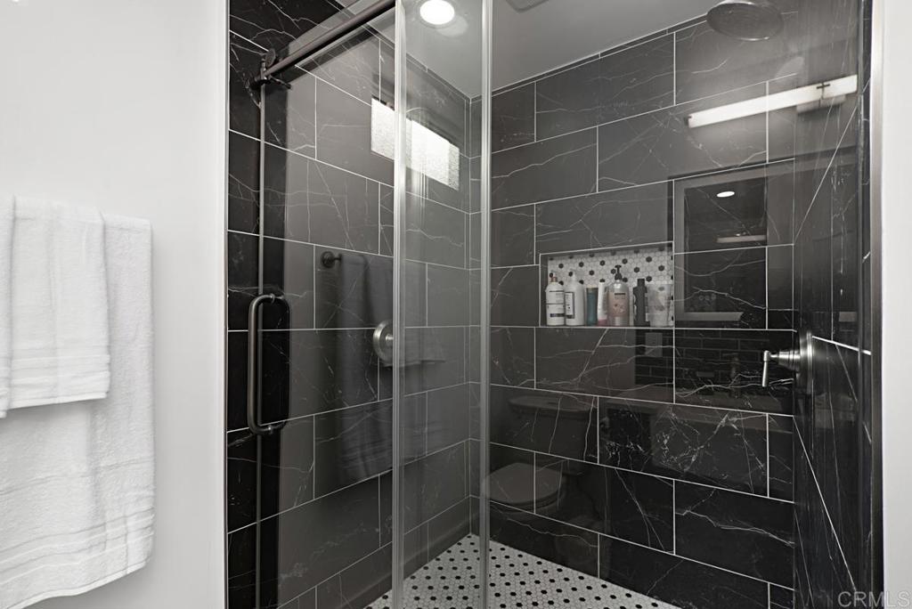 https://media.crmls.org/mediaz/b4318e8e-b512-43d9-a343-06a8d3fd16ce.jpg?preset=X-Large