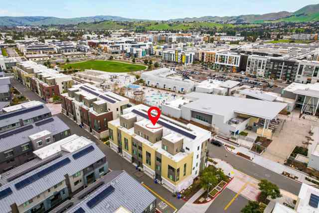 45039 Insight St, Fremont CA: https://media.crmls.org/mediaz/b4327d9f-050f-4985-82f2-dd1898153310.jpg