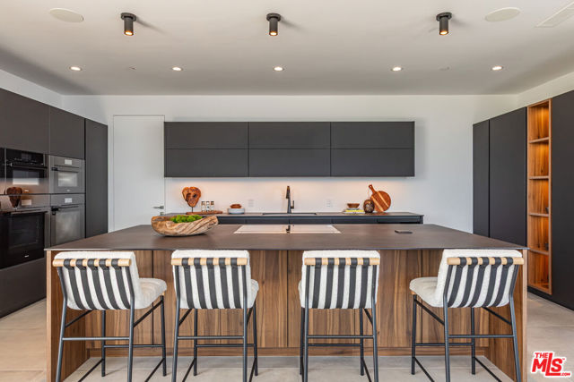 6156 Zumirez Drive, Malibu CA: https://media.crmls.org/mediaz/b4329443-88ee-4d3e-a885-ff00c33c6269.jpg