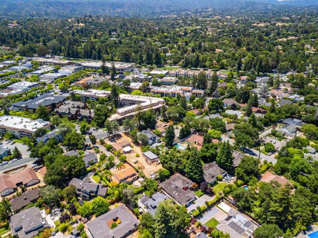 17 Oak Street, Los Altos CA: https://media.crmls.org/mediaz/b432a5d7-3e27-49f6-9f26-69866f49e56b.jpg