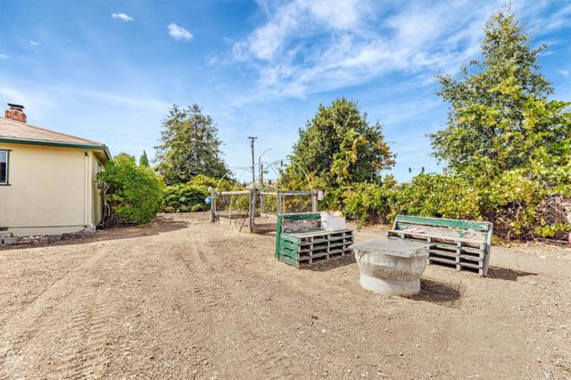 9650 Santa Teresa Boulevard, Gilroy CA: https://media.crmls.org/mediaz/b4333f61-9763-429c-a807-6de90cbf15ed.jpg