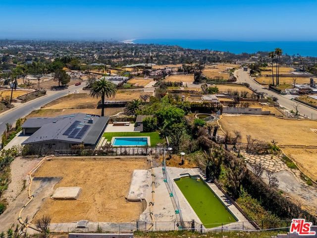 1033 Lachman Lane, Pacific Palisades CA: https://media.crmls.org/mediaz/b4337e8e-3272-4fe6-8def-a79fc54f6e44.jpg
