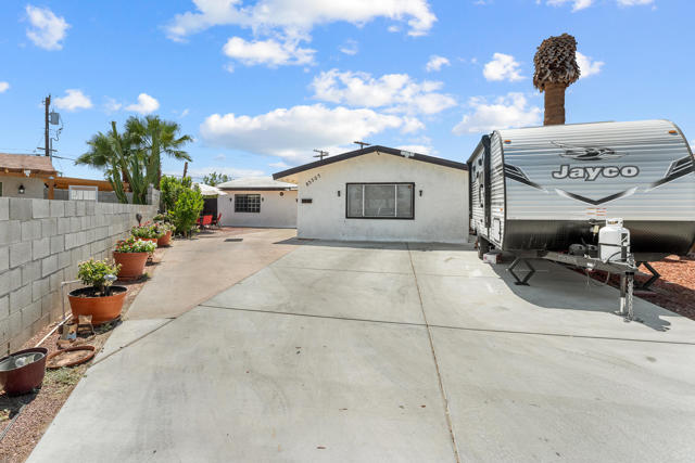 83307 Tourmaline Avenue, Indio CA: https://media.crmls.org/mediaz/b433aef2-3a58-4117-9d19-a7f8aaadbcd0.jpg
