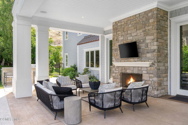 2385 Calbourne Court, Lake Sherwood CA: https://media.crmls.org/mediaz/b433d5cb-ab61-4396-99fa-c94e483856f1.jpg