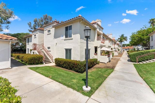 340 Isthmus Way, Oceanside CA: https://media.crmls.org/mediaz/b43407d6-2495-458f-a582-444db2fa7258.jpg