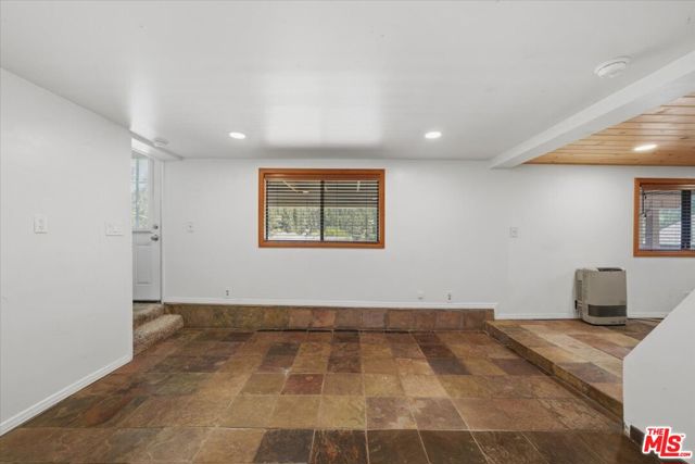 718 Blue Jay Road, Big Bear, CA 92315