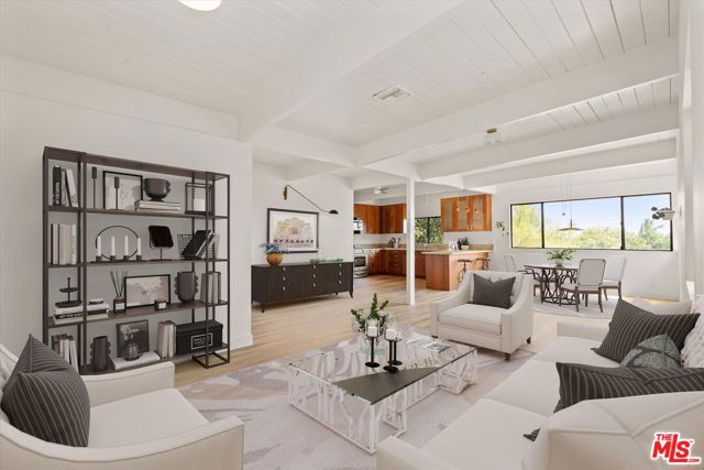 4950 Marmol Drive, Woodland Hills CA: https://media.crmls.org/mediaz/b434b832-d296-4be1-bb90-c2a88e6865c1.jpg