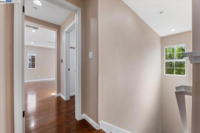9752 Belladonna Dr, San Ramon CA: https://media.crmls.org/mediaz/b4352c52-bfd8-41c3-a904-727e98e97c70.jpg