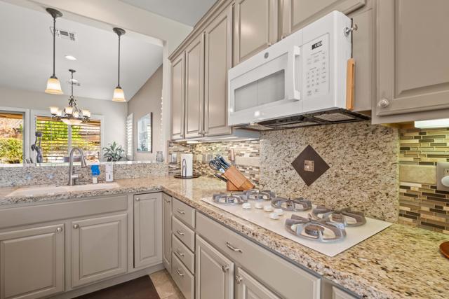 80166 Avenida Aliso, Indio CA: https://media.crmls.org/mediaz/b4353164-cb20-4548-8a16-6b72d22938a4.jpg