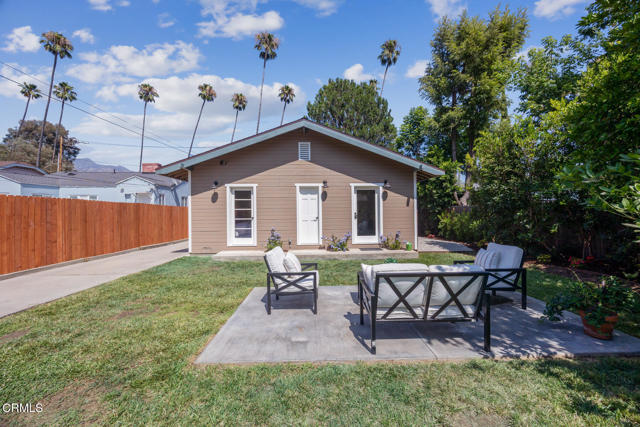 975 N Mentor Avenue, Pasadena CA: https://media.crmls.org/mediaz/b435728e-5823-4839-aa8a-1bd63c606885.jpg