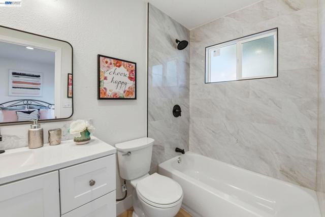 137 Tamarack Dr, Union City CA: https://media.crmls.org/mediaz/b435b211-e8b5-448c-9aa1-fe5612f2fb9c.jpg