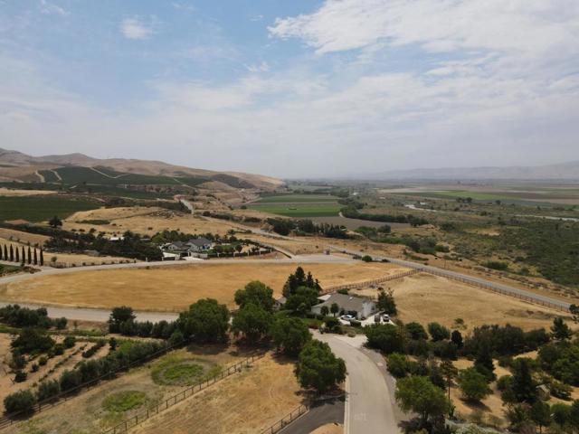 35700 Eagle, Soledad CA: https://media.crmls.org/mediaz/b435e9e3-2136-40f9-a3b9-142bf0281a0f.jpg
