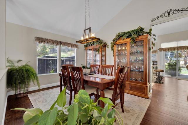 2106 Laura Dr, Escondido CA: https://media.crmls.org/mediaz/b4375177-a4ef-4f55-a98c-503d7a00fc61.jpg