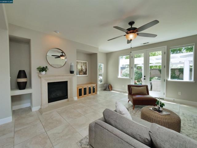335 Suez Canal Lane, Sacramento CA: https://media.crmls.org/mediaz/b43773d8-318f-4dd4-9c4b-f2fa750790b8.jpg