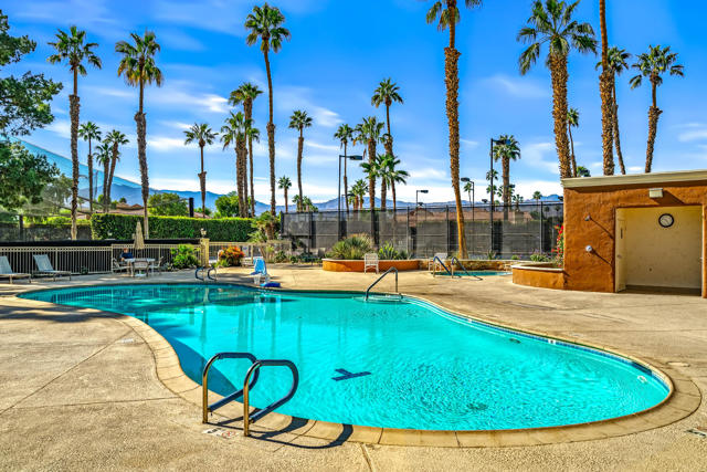 42498 Sand Dune, Palm Desert CA: https://media.crmls.org/mediaz/b4377de0-62c2-441b-84b3-222cf3f30a29.jpg