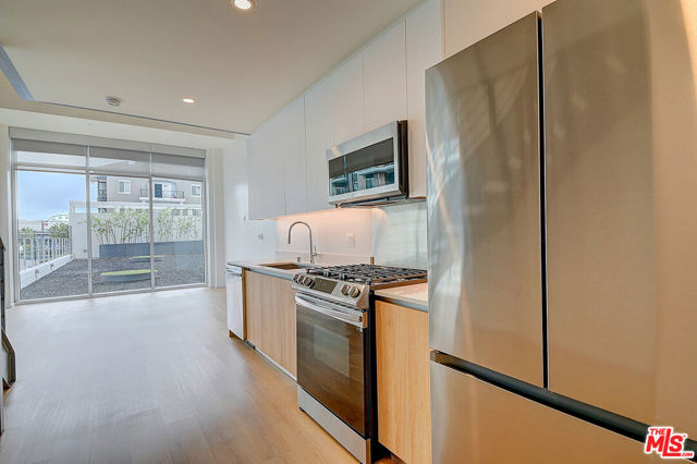 200 W Ocean Boulevard, Long Beach CA: https://media.crmls.org/mediaz/b4380c45-9b85-4e26-be34-9d16b42c9cf1.jpg