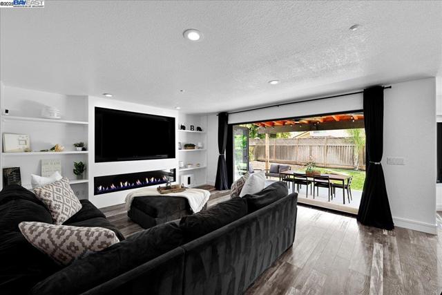 1890 Conte Way, Morgan Hill CA: https://media.crmls.org/mediaz/b4381202-71c5-4c43-a7f4-3a1a5637acfe.jpg