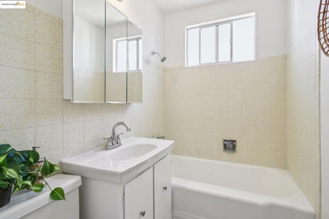 1881 Dolly Ave, San Leandro CA: https://media.crmls.org/mediaz/b438311e-8154-492c-b7bc-756d0dba4728.jpg