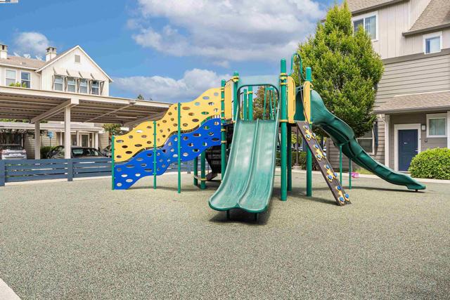 6677 S Mariposa Ln, Dublin CA: https://media.crmls.org/mediaz/b4387bbf-1913-4e37-a52d-5a85ce4b4338.jpg
