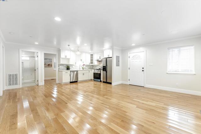 Image 4 of 41 For 2521 Highland Ave