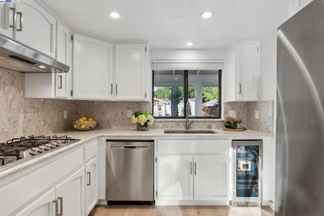 2129 Youngs Ct, Walnut Creek CA: https://media.crmls.org/mediaz/b43a7225-51b8-407e-bce2-16b7b3c8cd9e.jpg