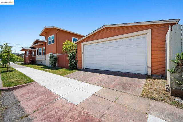 1547 68Th Ave, Oakland CA: https://media.crmls.org/mediaz/b43acffc-0ad7-4c29-890a-d128e882d27d.jpg
