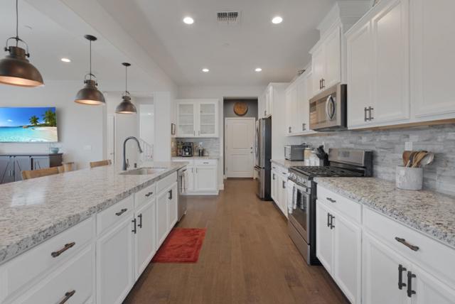 691 Toledo Drive, Hollister CA: https://media.crmls.org/mediaz/b43ad02a-76c1-4a52-a327-4e5fd16ac83b.jpg