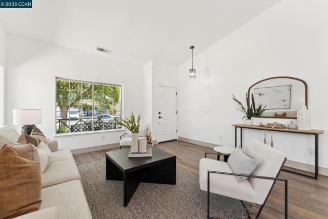 3075 Shiles Loop, Brentwood CA: https://media.crmls.org/mediaz/b43b1fbd-a708-479f-a237-fb7badfc7cb1.jpg