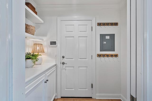 6840 Southside Road, Hollister CA: https://media.crmls.org/mediaz/b43b9d6f-fcce-4c33-b4a0-f1cf18bb4aa9.jpg