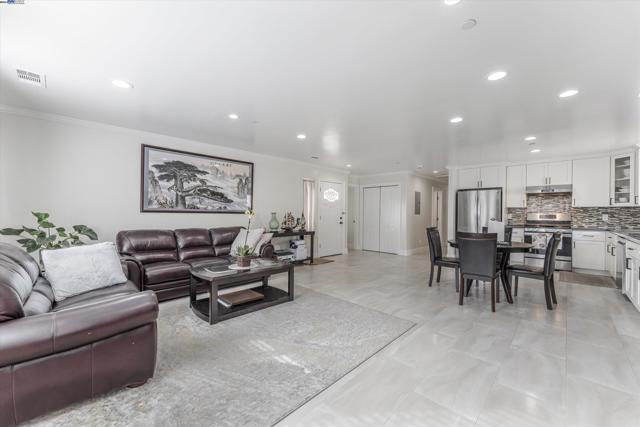 Image 13 of 41 For 2521 Highland Ave