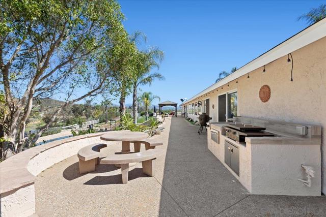 20403 Rancho Villa Rd, Ramona CA: https://media.crmls.org/mediaz/b43bb9ef-eda9-4234-9bb7-9dfc32e3c1ba.jpg